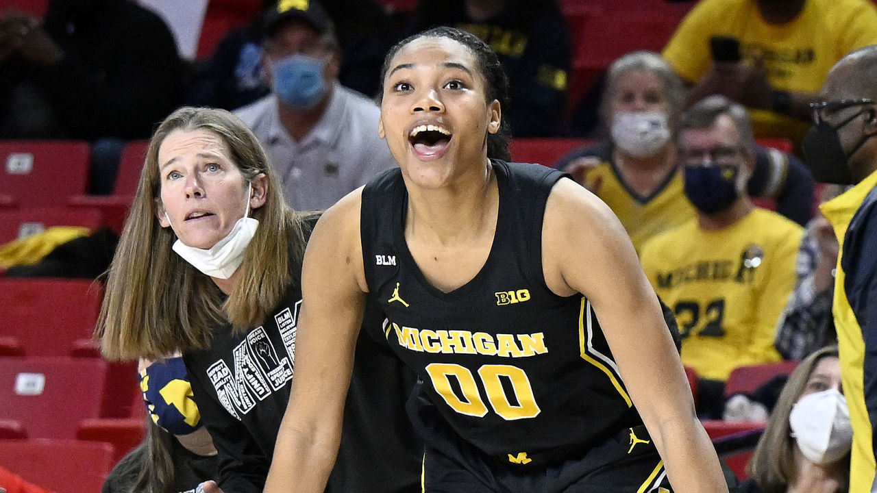 COLLEGE PARK, MARYLAND - JANUARY 16: Head coach Kim Barnes Arico and Naz Hillmon #0 of the Michigan Wolverines celebrate during the game against the Maryland Terrapins at Xfinity Center on January 16, 2022 in College Park, Maryland.