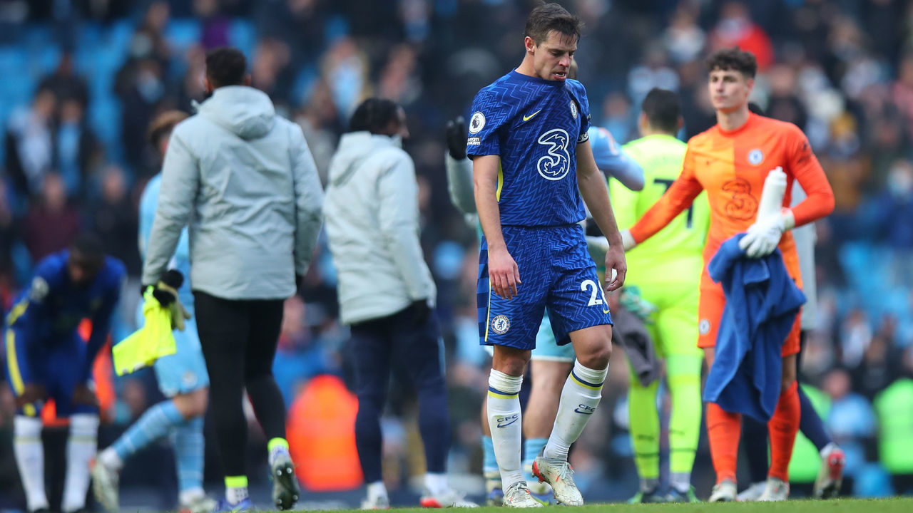 MANCHESTER, ENGLAND - JANUARY 15: A dejected Cesar Azpilicueta of Chelsea reacts at full time during the Premier League match between Manchester City and Chelsea at Etihad Stadium on January 15, 2022 in Manchester, United Kingdom.