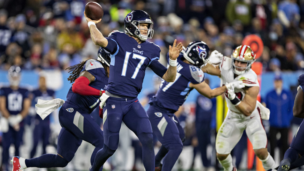 NASHVILLE, TENNESSEE - DECEMBER 23: Ryan Tannehill #17 of the Tennessee Titans throws a pass during a game against the San Francisco 49ers at Nissan Stadium on December 23, 2021 in Nashville, Tennessee. The Titans defeated the 49ers 20-17.