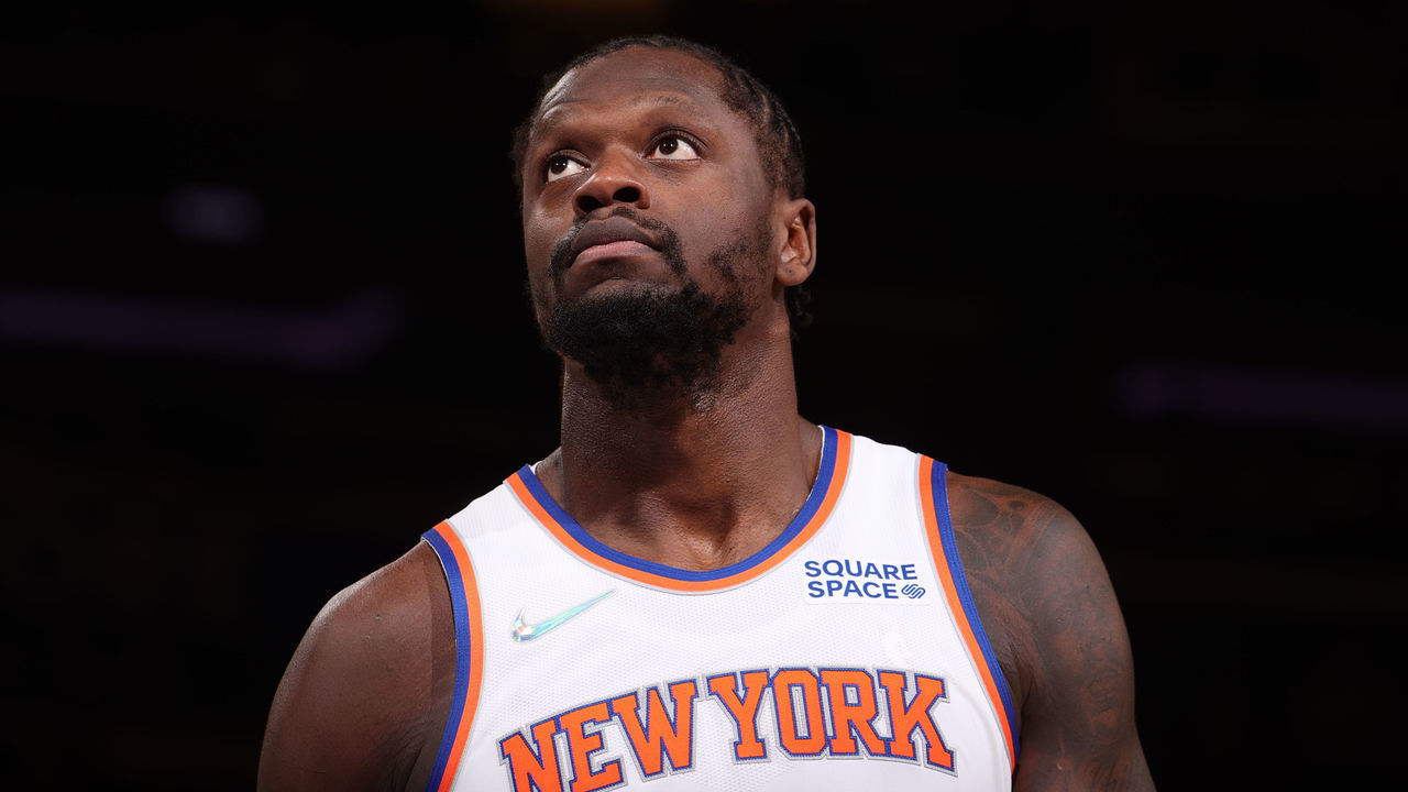 NEW YORK, NY - JANUARY 18: Julius Randle #30 of the New York Knicks looks on during the game against the Minnesota Timberwolves on January 18, 2022 at Madison Square Garden in New York City, New York. Mandatory Copyright Notice: Copyright 2022 NBAE