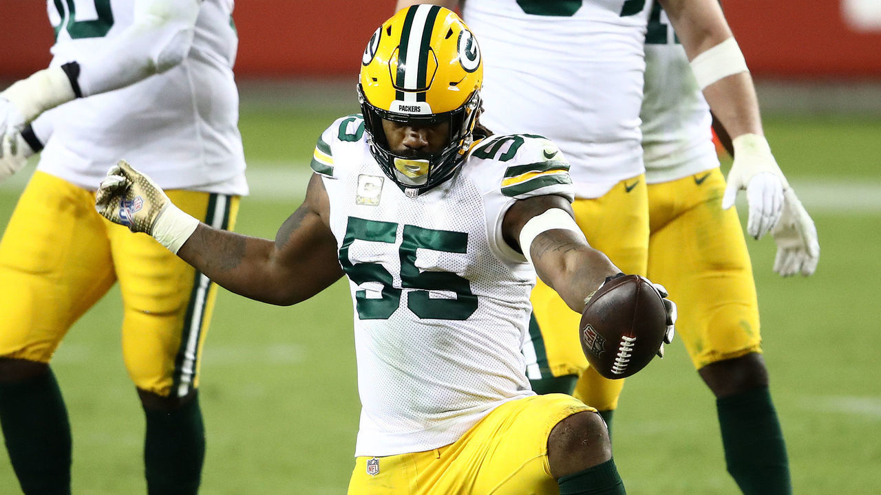SANTA CLARA, CALIFORNIA - NOVEMBER 05: Za'Darius Smith #55 of the Green Bay Packers celebrates forcing a turn over against the San Francisco 49ers during the third quarter at Levi's Stadium on November 05, 2020 in Santa Clara, California.