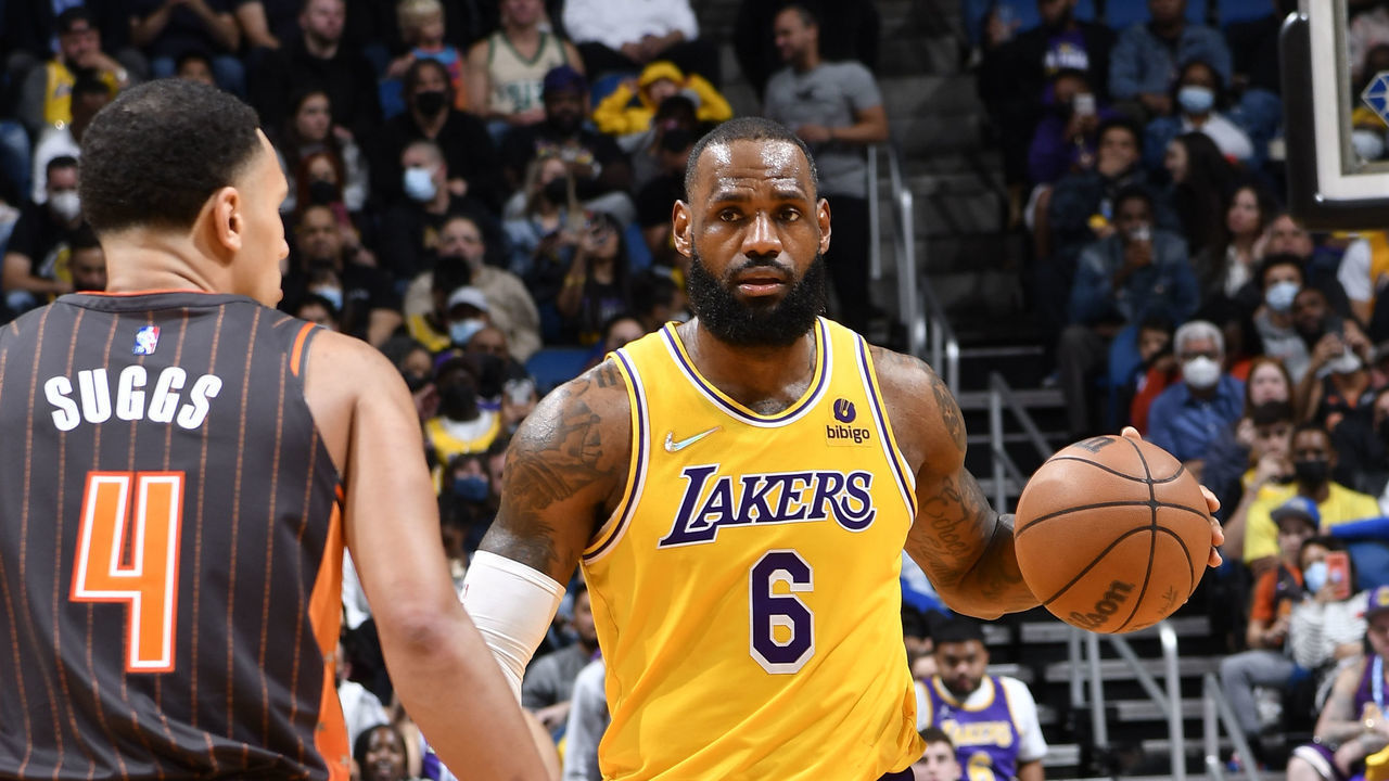 ORLANDO, FL - JANUARY 21: LeBron James #6 of the Los Angeles Lakers dribbles the ball during the game against the Orlando Magic on January 21, 2022 at Amway Center in Orlando, Florida. Mandatory Copyright Notice: Copyright 2022 NBAE