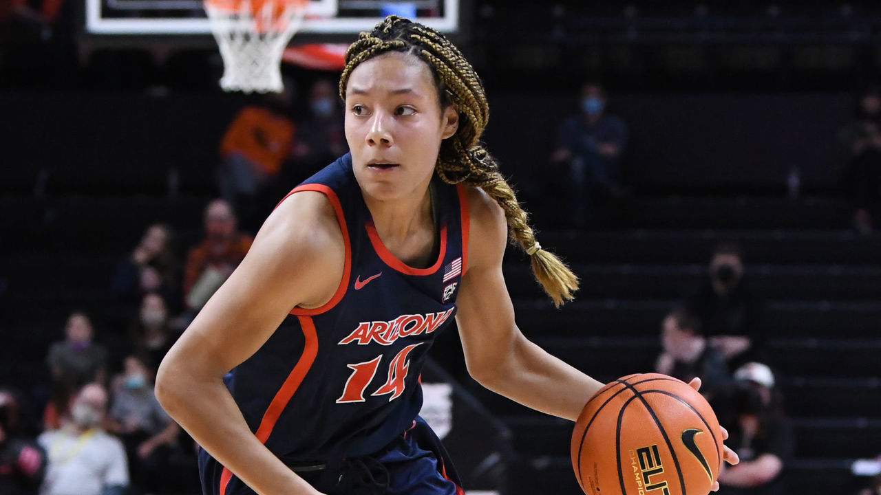 CORVALLIS, OR - JANUARY 13: Arizona Wildcats forward Sam Thomas (14) drives to the hoop during a PAC-12 conference womens basketball game between the Arizona Wildcats and Oregon State Beavers on January 13, 2022 at Gill Coliseum in Corvallis, Oregon.