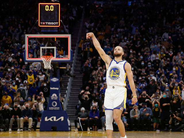 SAN FRANCISCO, CALIFORNIA - JANUARY 21: Stephen Curry #30 of the Golden State Warriors shoots the game-winning shot as time expires to defeat the Houston Rockets at Chase Center on January 21, 2022 in San Francisco, California. NOTE TO USER: User expressly acknowledges and agrees that, by downloading and/or using this photograph, User is consenting to the terms and conditions of the Getty Images License Agreement.