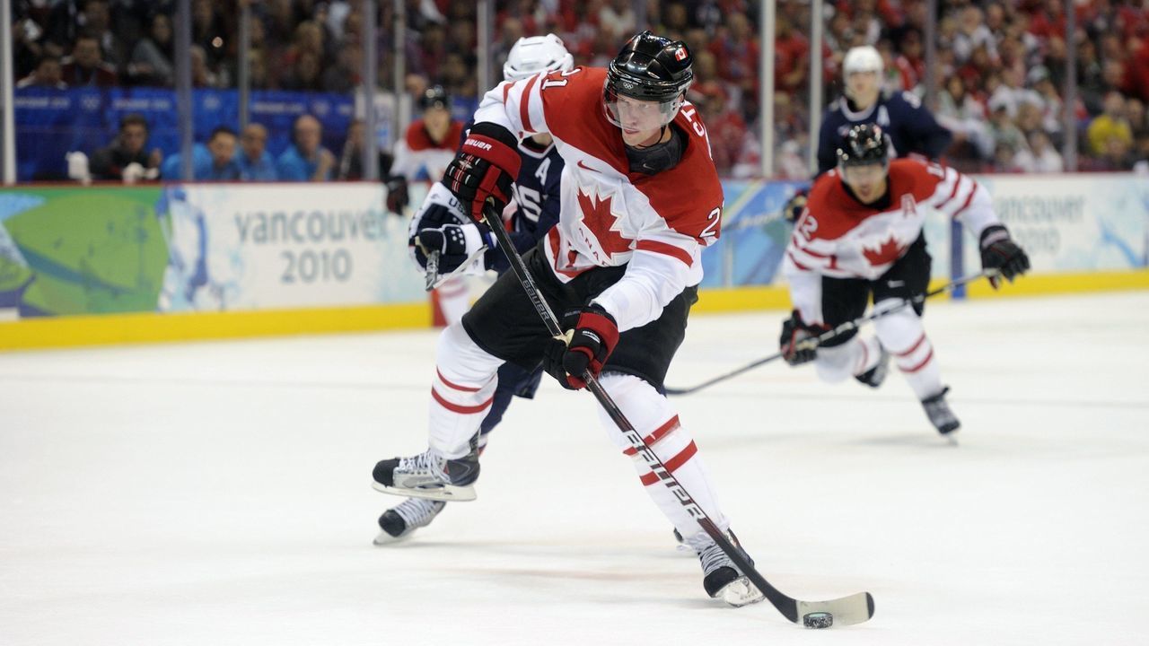 Hockey: 2010 Winter Olympics: Canada Eric Staal (21) in action vs USA during Men's Gold Medal Game - Game 30 at Canada Hockey Place. Vancouver, Canada 2/28/2010 CREDIT: David E. Klutho