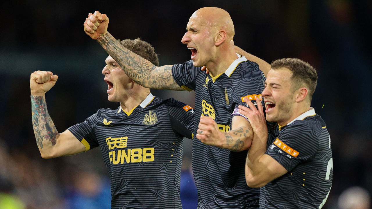 LEEDS, ENGLAND - JANUARY 22: Newcastle United's Jonjo Shelvey celebrates scoring the opening goal during the Premier League match between Leeds United and Newcastle United at Elland Road on January 22, 2022 in Leeds, United Kingdom.