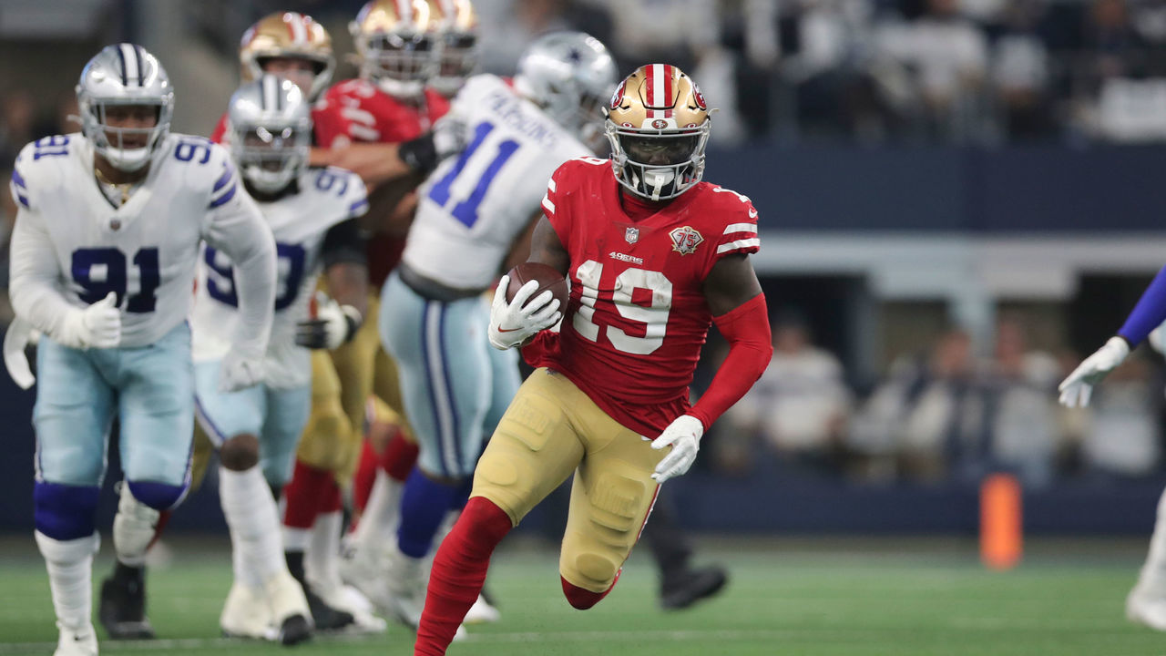ARLINGTON, TX - JANUARY 16: Deebo Samuel #19 of the San Francisco 49ers runs after making a catch during the NFC Wild Card Playoff game against the Dallas Cowboys at AT&T Stadium on January 16, 2022 in Arlington, Texas. The 49ers defeated the Cowboys 23-17.