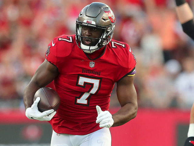 Leonard Fournette Re-Signs With the Bucs 