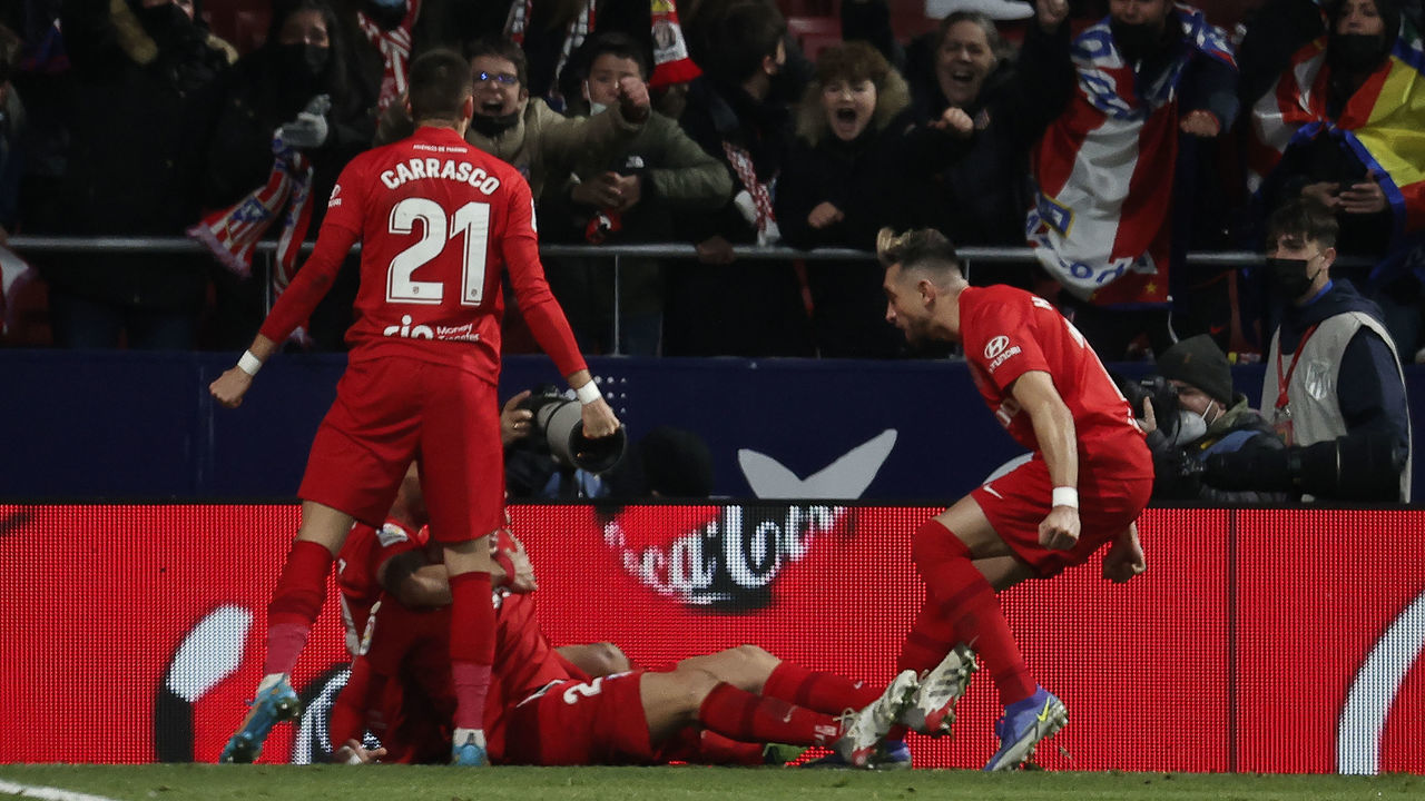 MADRID, SPAIN - JANUARY 22: Mario Hermoso of Atletico Madrid celebrates with his team mates after scoring a goal during the Spanish La Liga soccer match between Atletico Madrid and Valencia at Wanda Metropolitano Stadium in Madrid, Spain, January 22, 2022.