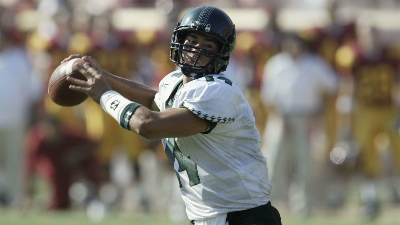 LOS ANGELES - SEPTEMBER 13: Timmy Chang #14 of the University of Hawaii Warriors throws a touchdown pass against the University of Southern California Trojans at the Los Angeles Coliseum on September 13, 2003 in Los Angeles, California. USC defeated Hawaii 61-32.
