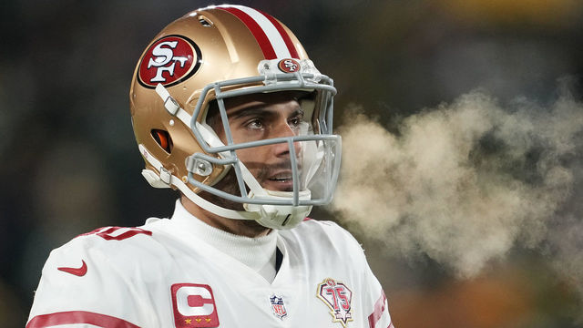 GREEN BAY, WISCONSIN - JANUARY 22: Quarterback Jimmy Garoppolo #10 of the San Francisco 49ers warms up prior to the NFC Divisional Playoff game against the Green Bay Packers at Lambeau Field on January 22, 2022 in Green Bay, Wisconsin.