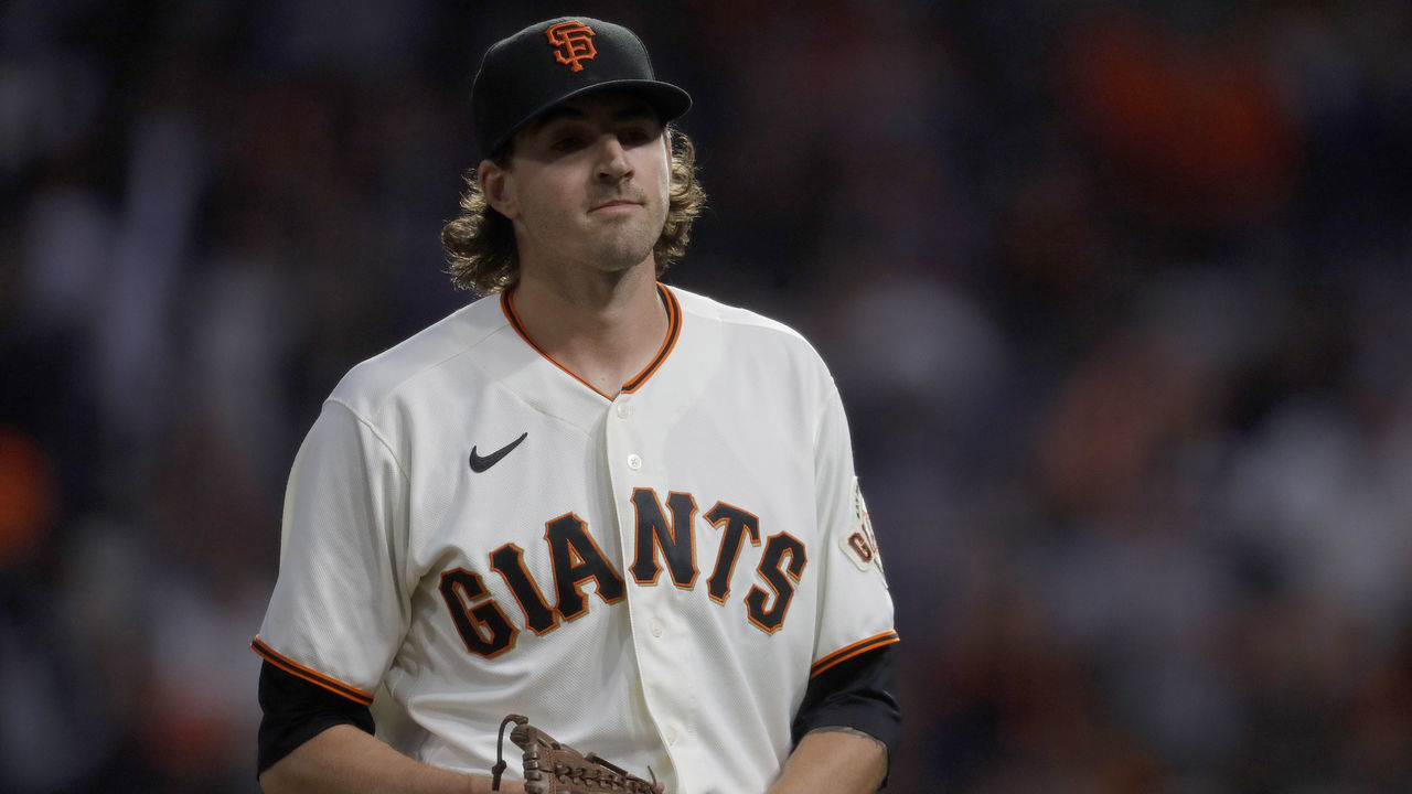 SAN FRANCISCO, CALIFORNIA - OCTOBER 09: San Francisco Giants starting pitcher Kevin Gausman #34 walks off the field in the second inning of Game 2 of the National League Division Series against the Los Angeles Dodgers at Oracle Park in San Francisco, Calif., on Saturday, Oct. 9, 2021. (Jane Tyska/Digital First Media/East Bay Times via Getty Images)