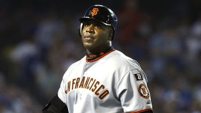 Giants Barry Bonds walks back to the dugout after poping up to the infield against the Dodgers in the 5th inning at Dodger Stadium Thursday night.