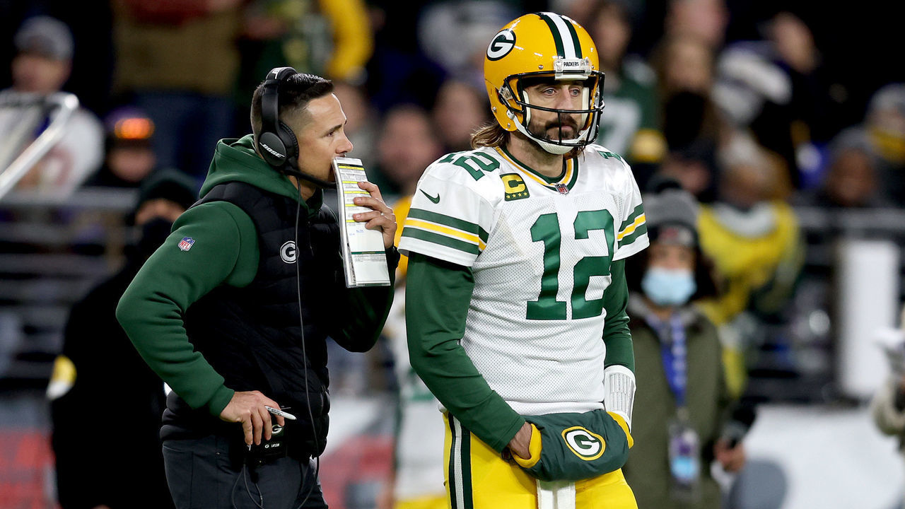 BALTIMORE, MARYLAND - DECEMBER 19: Head coach Matt LaFleur of the Green Bay Packers talks to Aaron Rodgers #12 during the fourth quarter of the game against the Baltimore Ravens at M&T Bank Stadium on December 19, 2021 in Baltimore, Maryland.