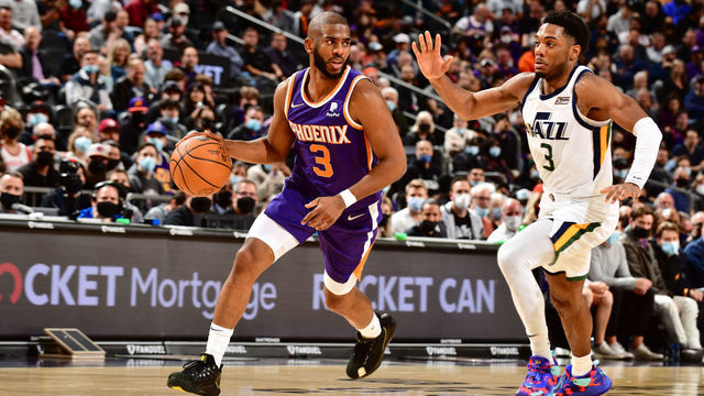 PHOENIX, AZ - JANUARY 24: Chris Paul #3 of the Phoenix Suns drives to the basket during the game against the Utah Jazz on January 24, 2022 at Footprint Center in Phoenix, Arizona. Mandatory Copyright Notice: Copyright 2022 NBAE