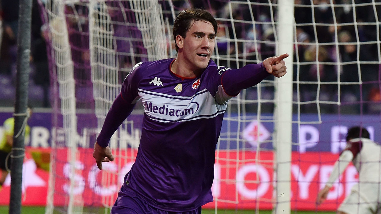 FLORENCE, ITALY - DECEMBER 11: Dusan Vlahovic of ACF Fiorentina celebrates after scoring goal 3-0 during the Serie A match between ACF Fiorentina and US Salernitana at Stadio Artemio Franchi on December 11, 2021 in Florence, Italy.