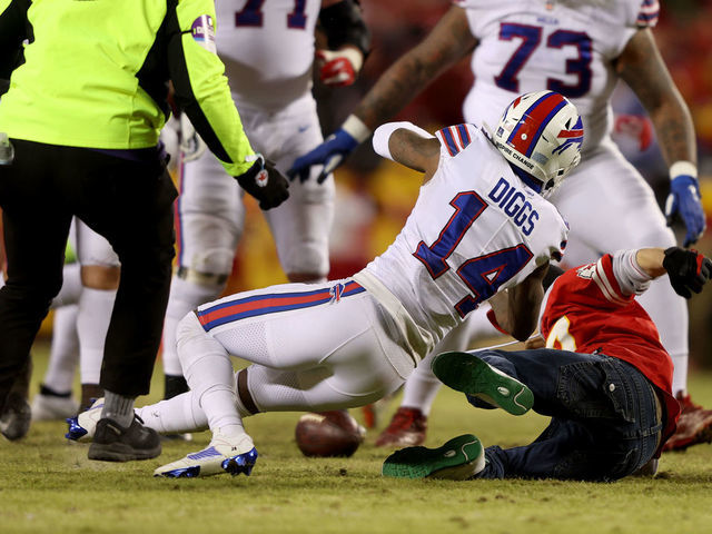 Fan runs onto field during Chiefs-Bills game over $1,000 bet, is