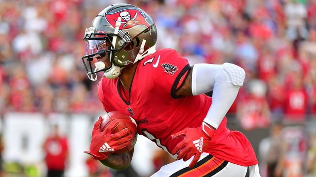 TAMPA, FLORIDA - DECEMBER 12: Jaelon Darden #1 of the Tampa Bay Buccaneers runs with the ball in the first half against the Buffalo Bills at Raymond James Stadium on December 12, 2021 in Tampa, Florida.