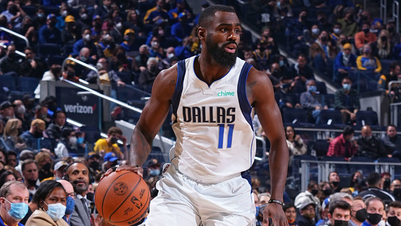 SAN FRANCISCO, CA - JANUARY 25: Tim Hardaway Jr. #11 of the Dallas Mavericks handles the ball against the Golden State Warriors on January 25, 2022 at the Chase Center in San Francisco, California. NOTE TO USER: User expressly acknowledges and agrees that, by downloading and/or using this Photograph, user is consenting to the terms and conditions of the Getty Images License Agreement. Mandatory Copyright Notice: Copyright 2022 NBAE
