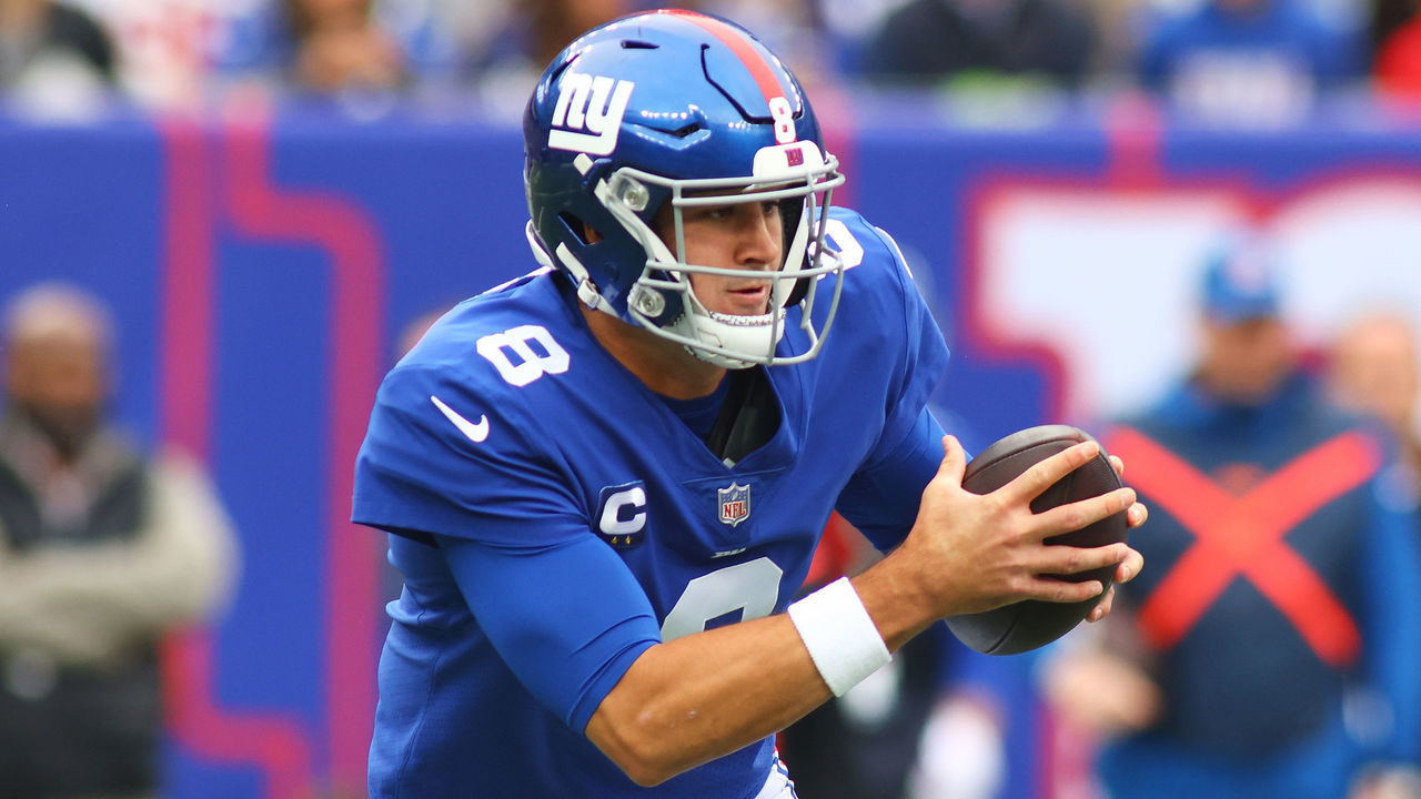 EAST RUTHERFORD, NEW JERSEY - OCTOBER 24: (NEW YORK DAILIES OUT) Daniel Jones #8 of the New York Giants in action against the Carolina Panthers at MetLife Stadium on October 24, 2021 in East Rutherford, New Jersey. New York Giants defeated the Carolina Panthers 25-3.