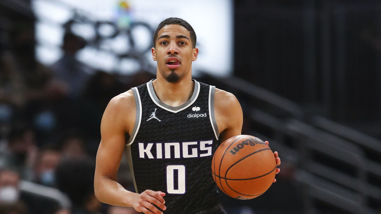 BOSTON, MA - JANUARY 25: Tyrese Haliburton #0 of the Sacramento Kings dribbles the ball up court during a game against the Boston Celtics at TD Garden on January 25, 2022 in Boston, Massachusetts.