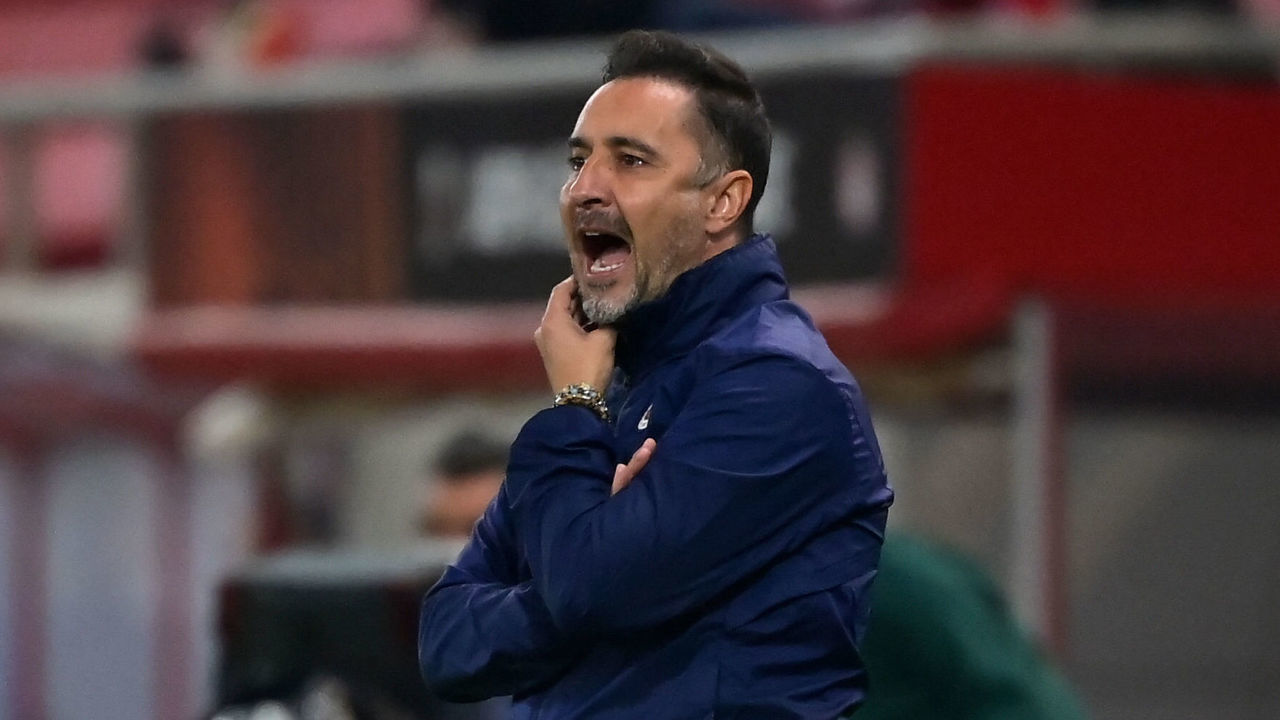 Fenerbahce's Portugal's coach Vitor Pereira reacts during the UEFA Europa League group D football match between Olympiacos FC and Fenerbahce SK at the Karaiskakis Stadium in Piraeus, near Athens on November 25, 2021.