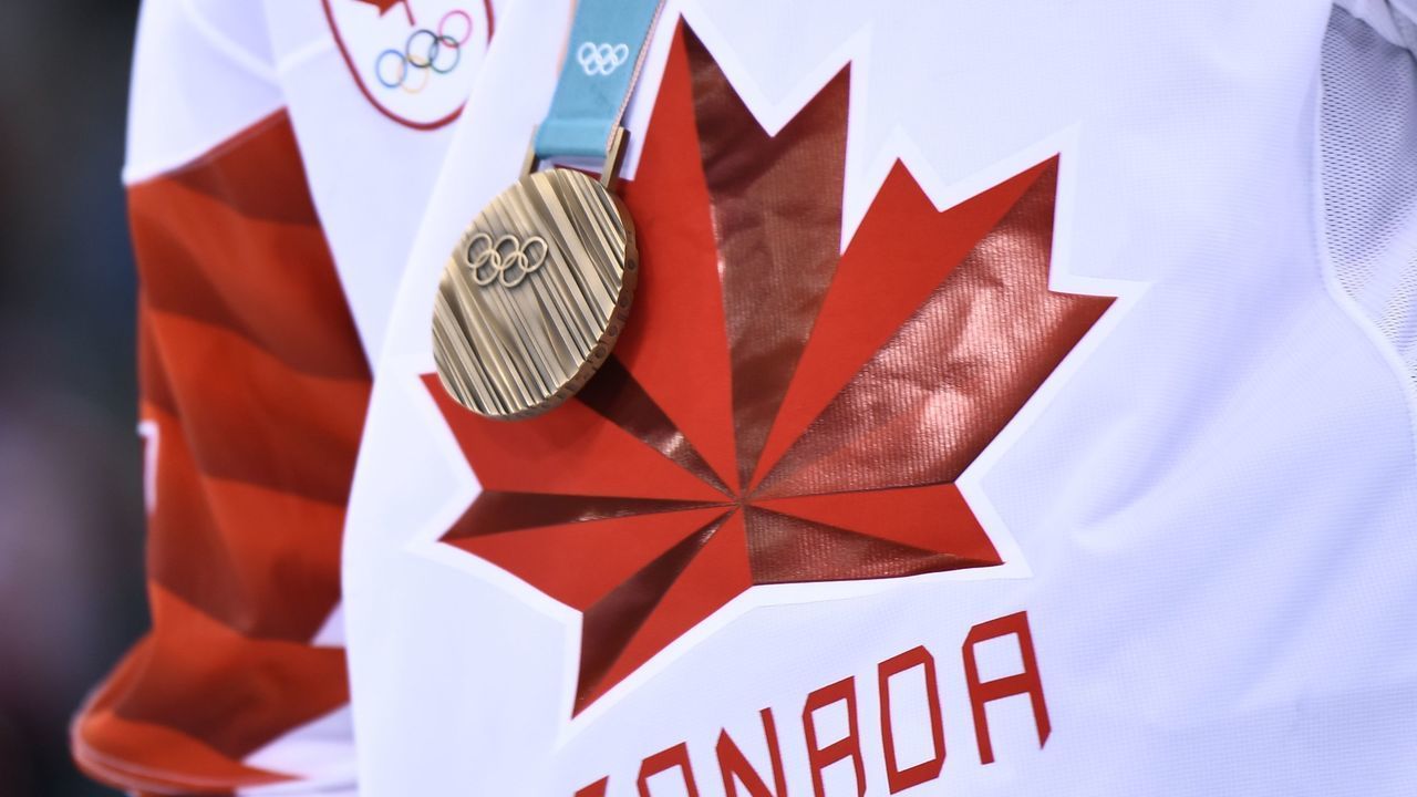 A bronze medal is seen on a Canadian player during the medal ceremony after the men's bronze medal ice hockey match between Canada and the Czech Republic during the Pyeongchang 2018 Winter Olympic Games at the Gangneung Hockey Centre in Gangneung on February 24, 2018. / AFP PHOTO / Brendan Smialowski