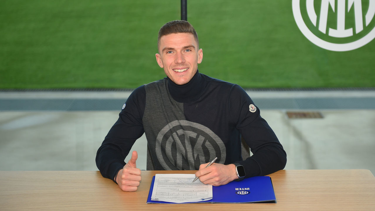 COMO, ITALY - JANUARY 27: Robin Gosens of FC Internazionale smiles after signing the contract at the club's training ground Suning Training Center at Appiano Gentile on January 27, 2022 in Como, Italy.