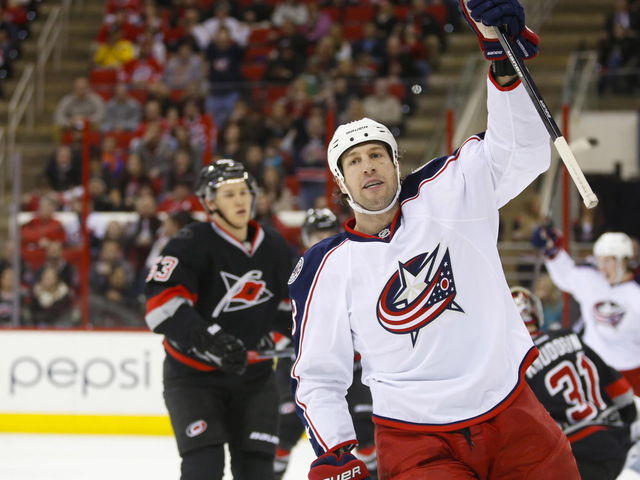 Blue Jackets trade R.J. Umberger back to Flyers for Scott Hartnell
