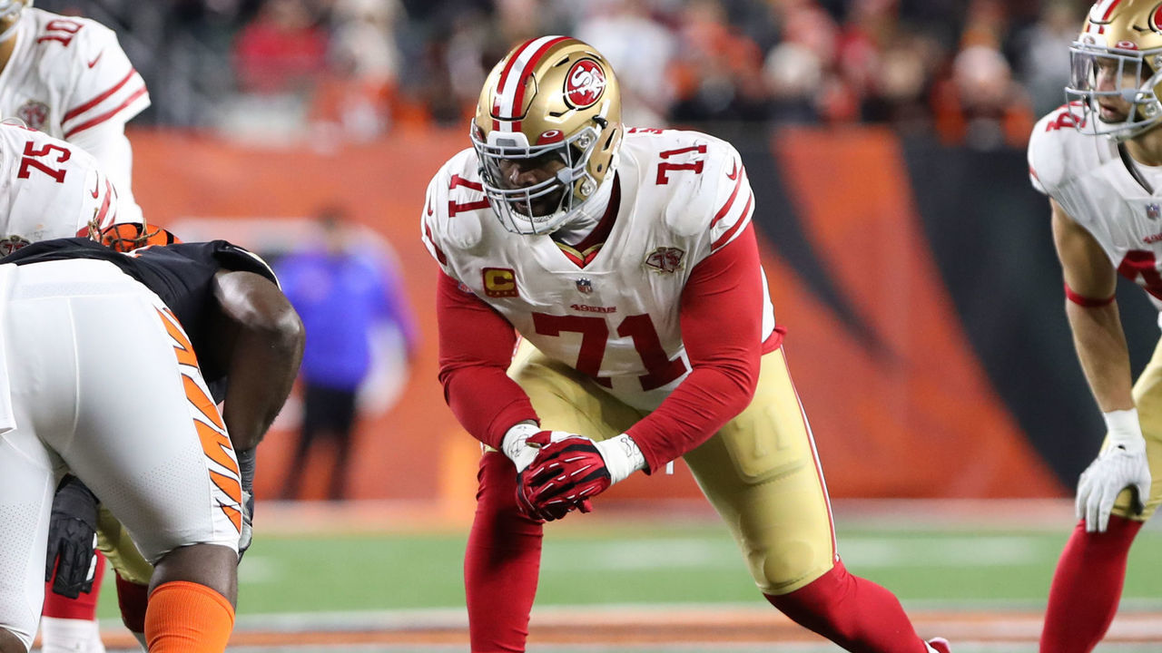 CINCINNATI, OH - DECEMBER 12: San Francisco 49ers offensive tackle Trent Williams (71) lines up for a play during the game against the San Francisco 49ers and the Cincinnati Bengals on December 12, 2021, at Paul Brown Stadium in Cincinnati, OH.