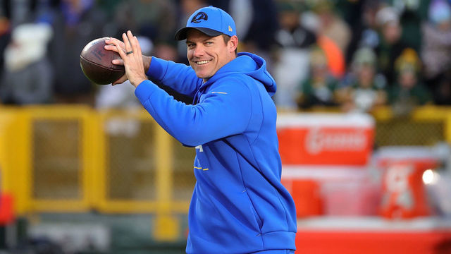 GREEN BAY, WISCONSIN - NOVEMBER 28: Offensive Coordinator Kevin O'Connell of the Los Angeles Rams participates in warmups prior to a game against the Green Bay Packers at Lambeau Field on November 28, 2021 in Green Bay, Wisconsin. The Packers defeated the Rams 36-28.