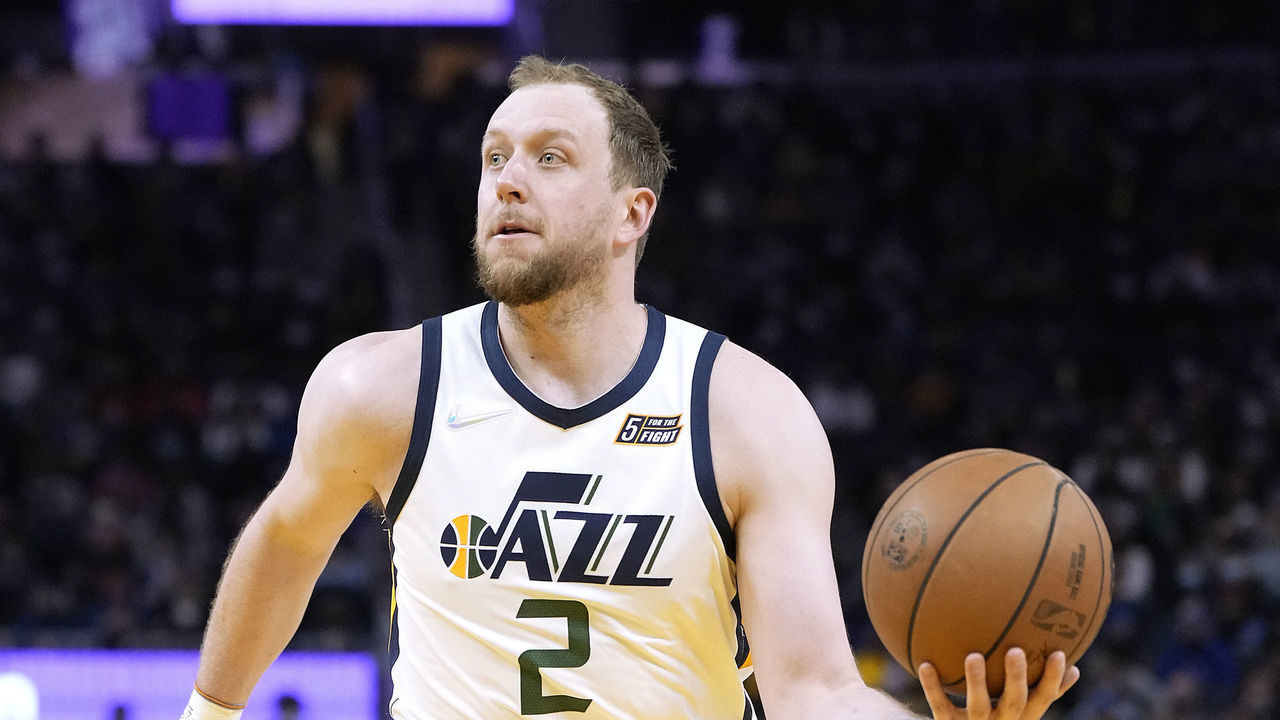 SAN FRANCISCO, CALIFORNIA - JANUARY 23: Joe Ingles #2 of the Utah Jazz drives to the basket against the Golden State Warriors during the second half of an NBA basketball game at Chase Center on January 23, 2022 in San Francisco, California.