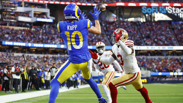 INGLEWOOD, CALIFORNIA - JANUARY 30: Cooper Kupp #10 of the Los Angeles Rams catches a touchdown in the second quarter against Jaquiski Tartt #3 of the San Francisco 49ers in the NFC Championship Game at SoFi Stadium on January 30, 2022 in Inglewood, California.