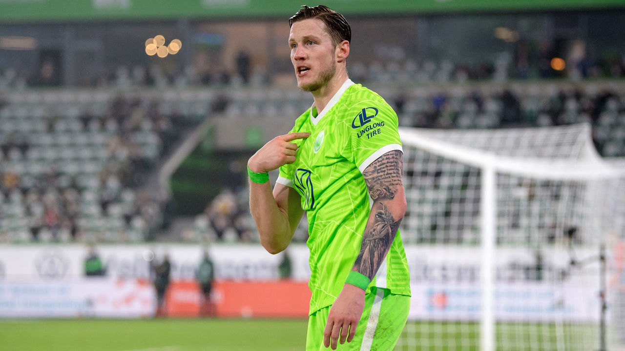 WOLFSBURG, GERMANY - DECEMBER 14: Wout Weghorst of Wolfsburg gestures during the Bundesliga match between VfL Wolfsburg and 1. FC Köln at Volkswagen Arena on December 14, 2021 in Wolfsburg, Germany.