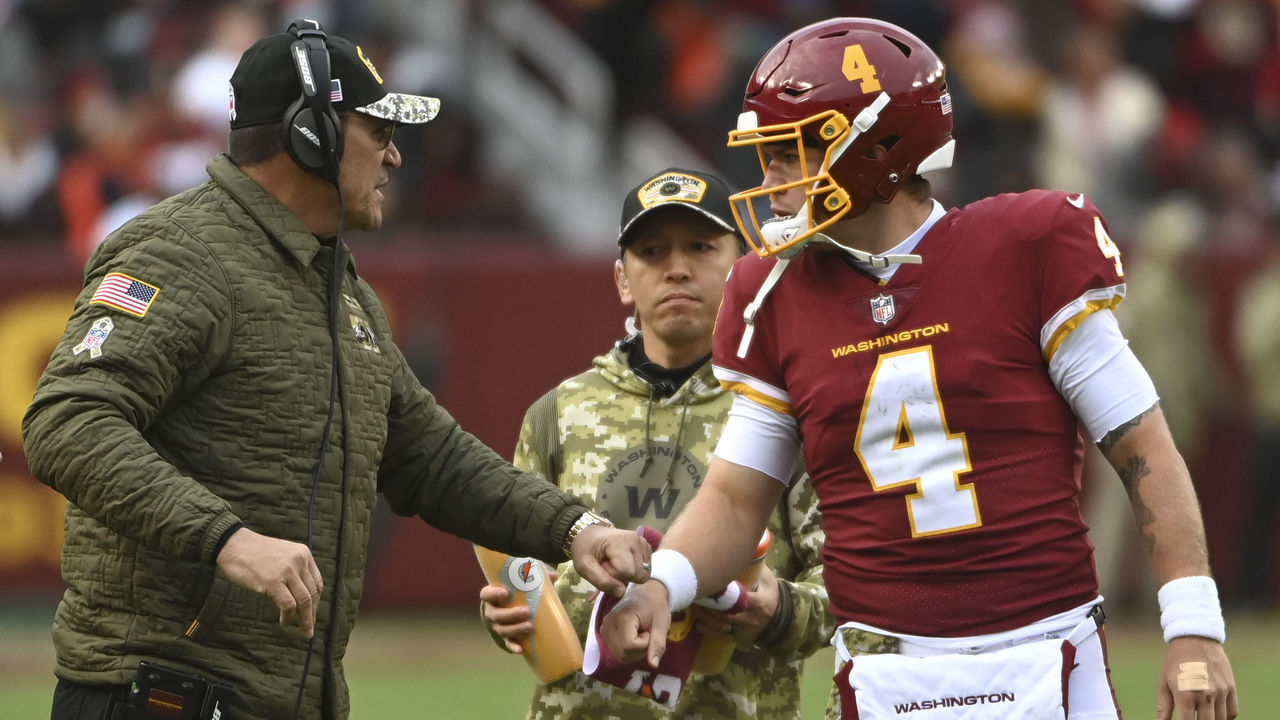 LANDOVER, MD - NOVEMBER 14: Washington Football Team head coach Ron Rivera talk with Washington Football Team quarterback Taylor Heinicke (4) before the fourth quarter touchdown play during the game between the Washington Football Team and the Tampa Bay Buccaneers at FedEx Field on Sunday, November 14, 2021.