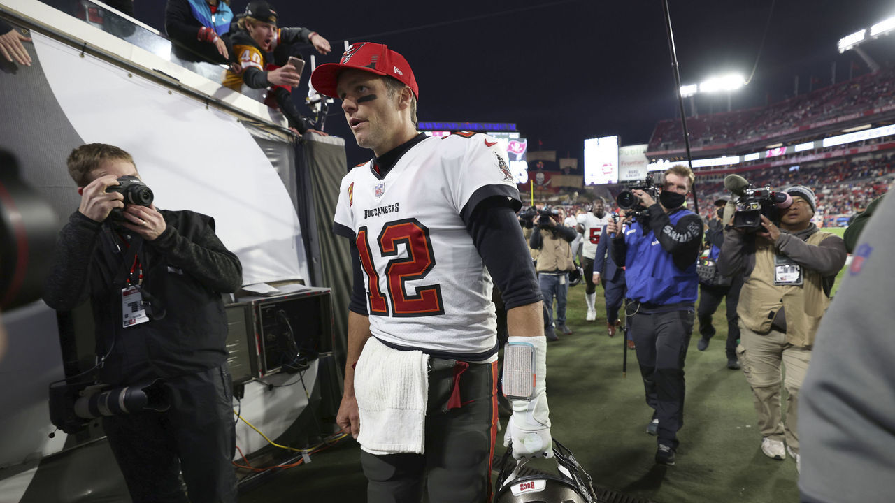 Football: NFL Playoffs: Tampa Bay Buccaneers QB Tom Brady walking off field after game vs Los Angeles Rams at Raymond James Stadium. Tampa, FL 1/23/2022 CREDIT: Simon Bruty