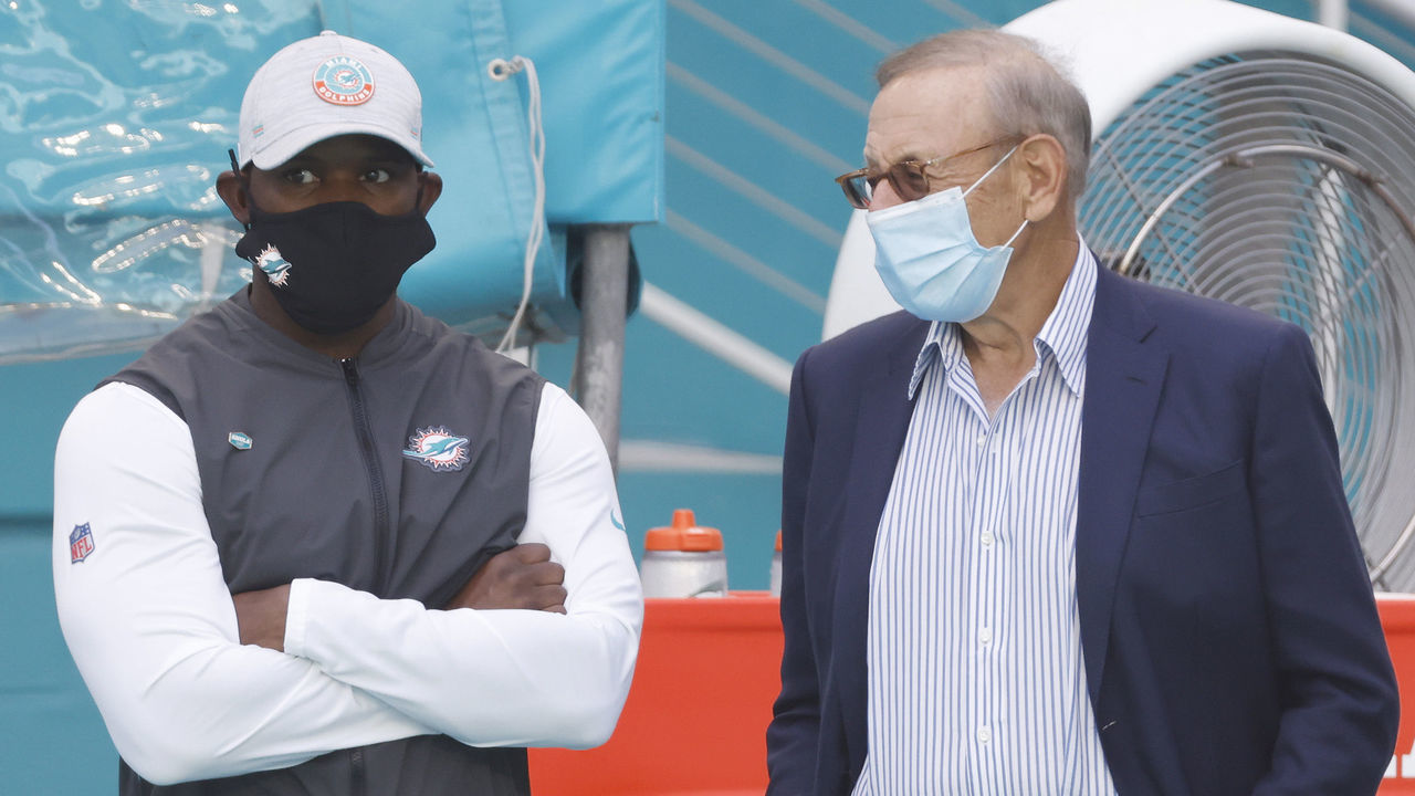 MIAMI GARDENS, FLORIDA - OCTOBER 18: (R-L) Head coach Brian Flores of the Miami Dolphins talks with owner Stephen M. Ross and president and CEO Tom Garfinkel prior to the game against the New York Jets at Hard Rock Stadium on October 18, 2020 in Miami Gardens, Florida.