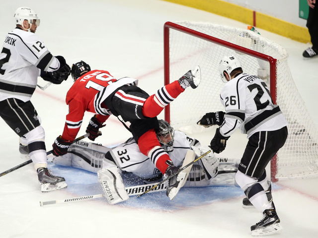 Blackhawks' Toews has goal controversially disallowed after review