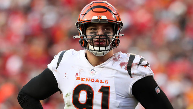 KANSAS CITY, MO - JANUARY 30: Cincinnati Bengals defensive end Trey Hendrickson (91) in the fourth quarter of the AFC Championship game between the Cincinnati Bengals and Kansas City Chiefs on Jan 30, 2022 at GEHA Field at Arrowhead Stadium in Kansas City, MO.