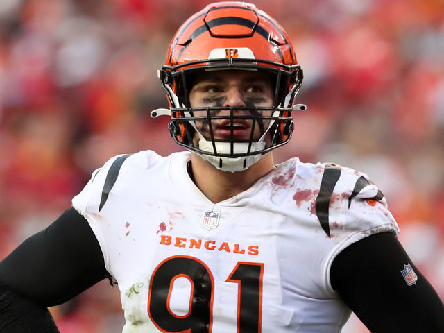 KANSAS CITY, MO - JANUARY 30: Cincinnati Bengals defensive end Trey Hendrickson (91) in the fourth quarter of the AFC Championship game between the Cincinnati Bengals and Kansas City Chiefs on Jan 30, 2022 at GEHA Field at Arrowhead Stadium in Kansas City, MO.