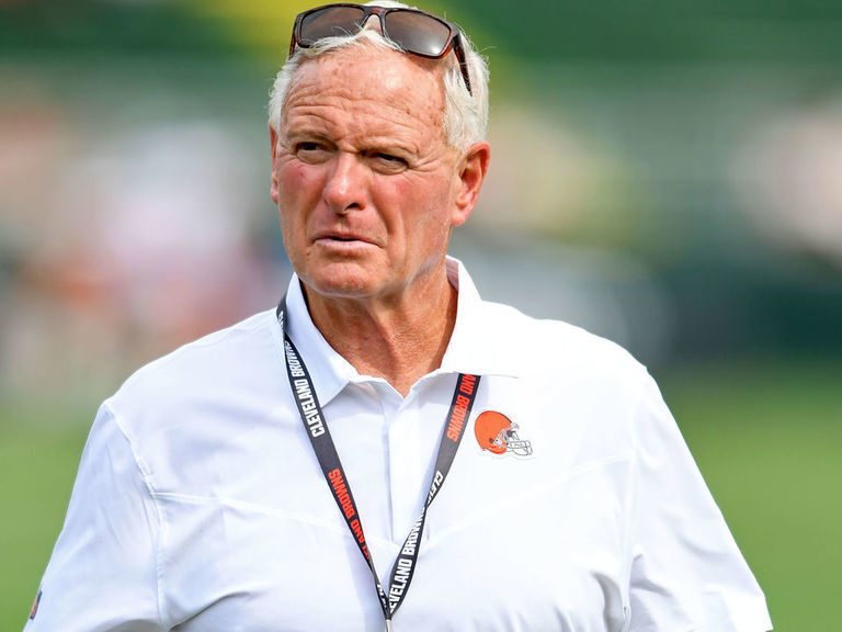 Browns fan who threw bottle at Jimmy Haslam charged with assault