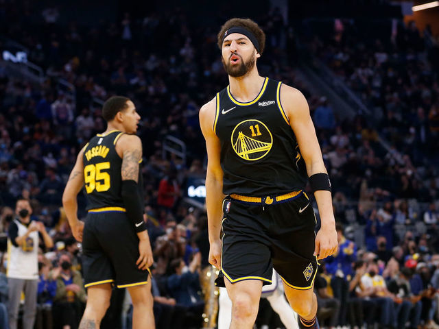 SAN FRANCISCO, CALIFORNIA - FEBRUARY 03: Klay Thompson #11 of the Golden State Warriors celebrates after making a three-point shot in the first half against the Sacramento Kings at Chase Center on February 03, 2022 in San Francisco, California. NOTE TO USER: User expressly acknowledges and agrees that, by downloading and/or using this photograph, User is consenting to the terms and conditions of the Getty Images License Agreement.
