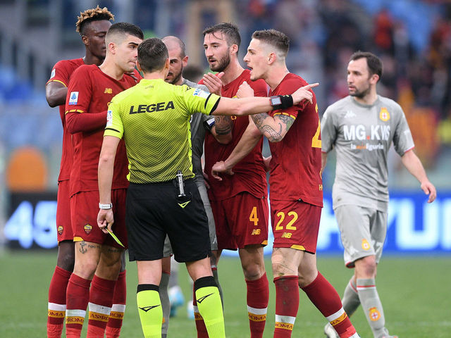 Zaniolo denied late winner, sent off as Roma draw with Genoa