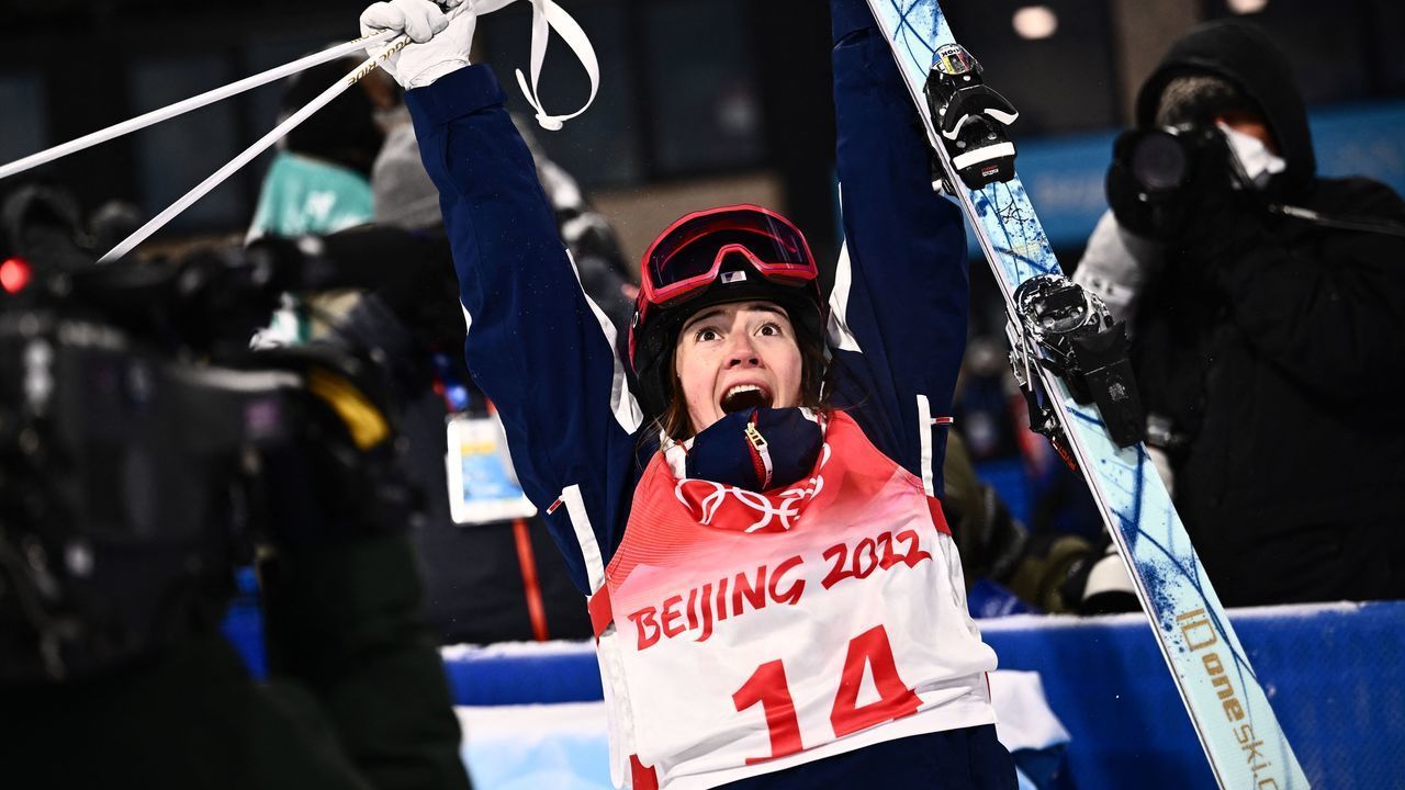 TOPSHOT - USA's Jaelin Kauf reacts as she sees her score in the freestyle skiing women's moguls final during the Beijing 2022 Winter Olympic Games at the Genting Snow Park A & M Stadium in Zhangjiakou on February 6, 2022.