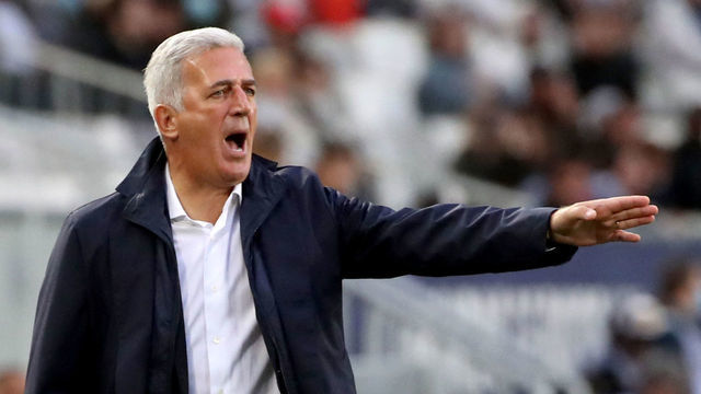 Bordeaux's Swiss head coach Vladimir Petkovic shouts instruction to his players during the French L1 football match between FC Girondins de Bordeaux and Stade de Reims at The Matmut Atlantique Stadium in Bordeaux, south-western France on October 31, 2021.