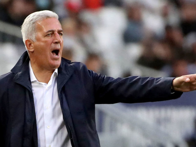 Bordeaux's Swiss head coach Vladimir Petkovic shouts instruction to his players during the French L1 football match between FC Girondins de Bordeaux and Stade de Reims at The Matmut Atlantique Stadium in Bordeaux, south-western France on October 31, 2021.