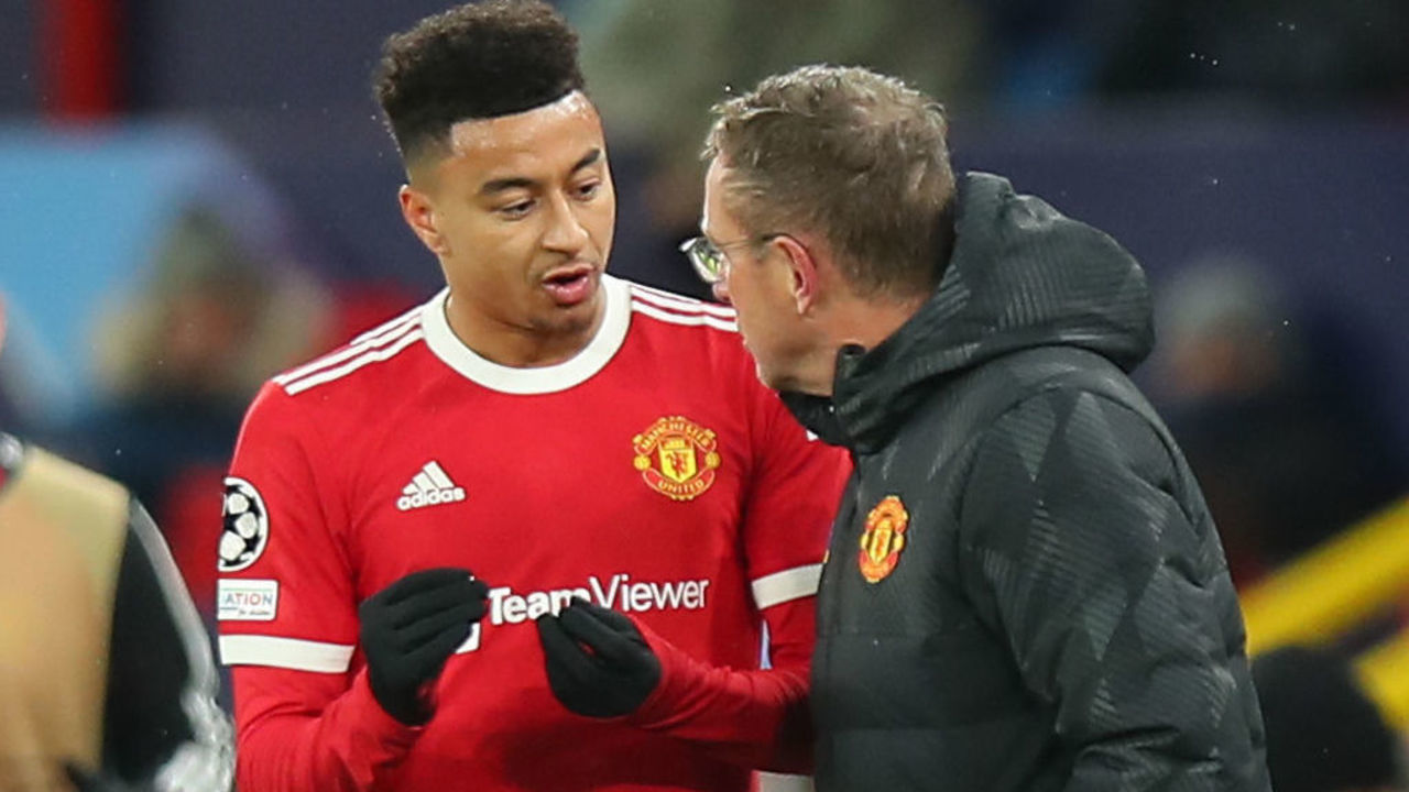 MANCHESTER, ENGLAND - DECEMBER 08: Ralf Rangnick the interim / caretaker manager / head coach of Manchester United talks to Jesse Lingard of Manchester Unitedduring the UEFA Champions League group F match between Manchester United and BSC Young Boys at Old Trafford on December 8, 2021 in Manchester, United Kingdom.