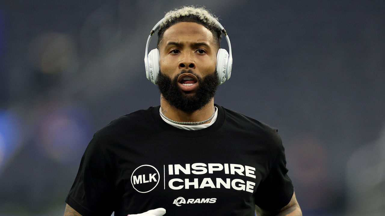 INGLEWOOD, CALIFORNIA - JANUARY 17: Odell Beckham Jr. #3 of the Los Angeles Rams warms up before the game against the Arizona Cardinals in the NFC Wild Card Playoff game at SoFi Stadium on January 17, 2022 in Inglewood, California.