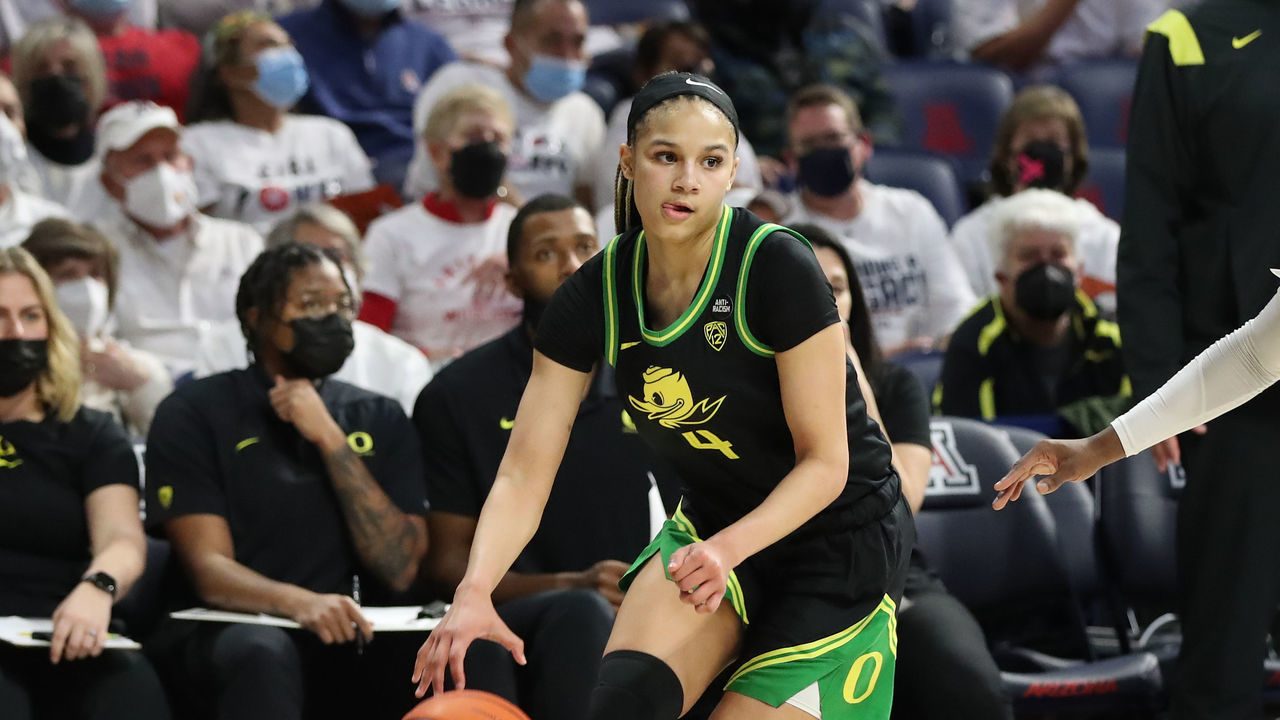 TUCSON, AZ - FEBRUARY 04: University of Oregon Ducks guard Endyia Rogers #4, during a Pac-12 basketball game between the Oregon Ducks and the Arizona Wildcats on February 4, 2022 at McKale Center in Tucson, Arizona.