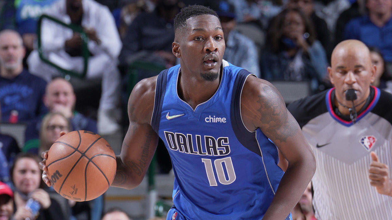 DALLAS, TX - FEBRUARY 06: Dorian Finney-Smith #10 of the Dallas Mavericks dribbles the ball during the game against the Atlanta Hawks on February 6, 2022 at the American Airlines Center in Dallas, Texas. Mandatory Copyright Notice: Copyright 2022 NBAE